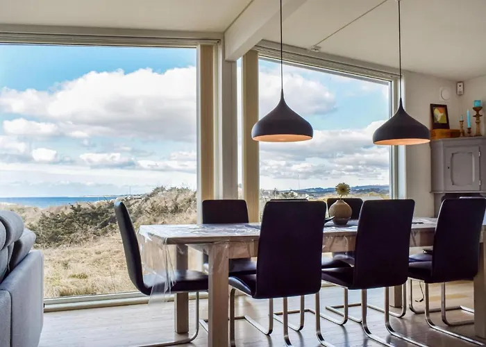 3 Bedroom Lovely In Feriehus